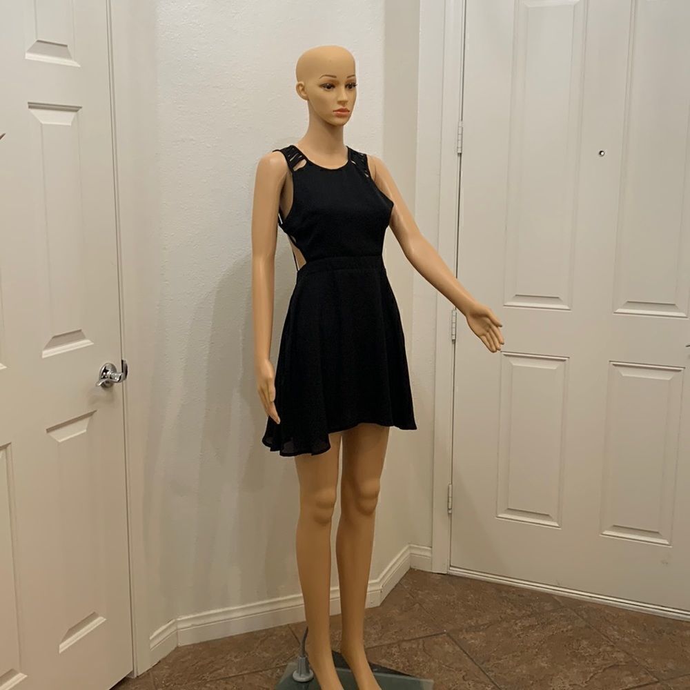 Fora Little Black Dress Fit & Flare Scoop Neck Short Sleeve Backless Zip Skirt